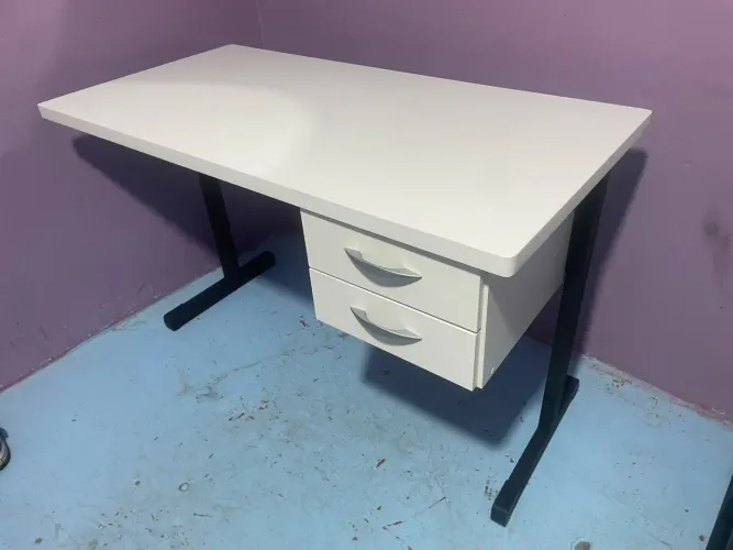 Mesa branca escrivaninha 