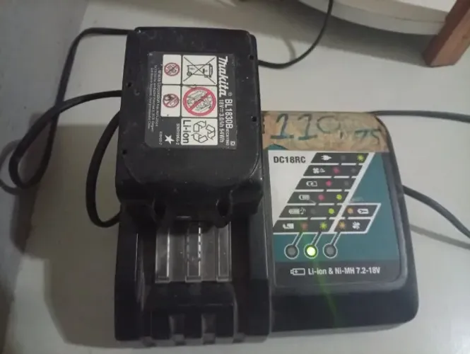 Carregador e bateria Makita - Duque de Caxias