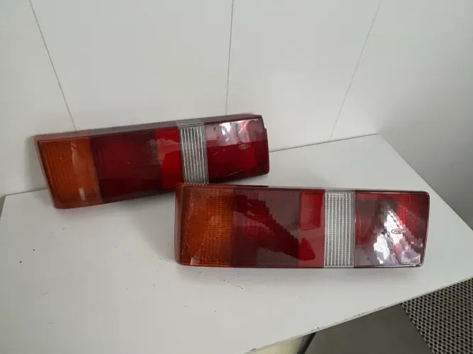 Lanternas traseira original Ford para restauração 
