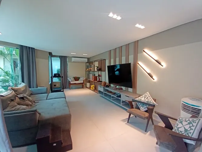 Casa com piscina e 3 suítes em Adrianópolis