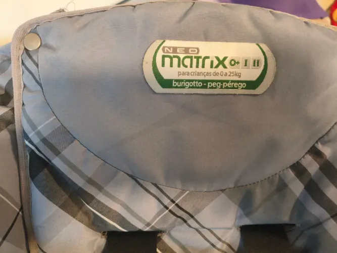 Assento de segurança para bebês da marca Neo Matrix, ideal para crianças de 0 a 25kg