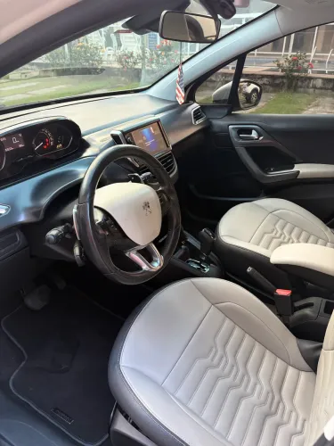 Peugeot 208 Griffe 1.6 Flex 16V 5P Aut. 2014