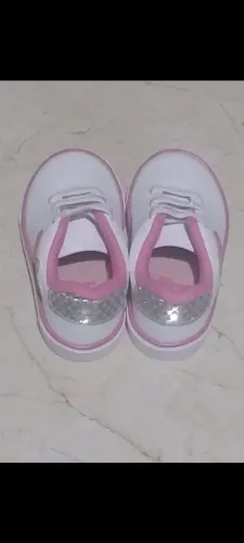 Vendo um tênis infantil número 21 22