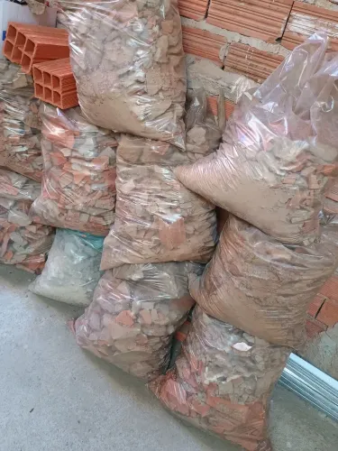DOA SE 40 SACOS DE ENTULHOS