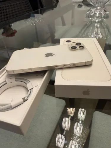 Iphone 13 - 256 Gigas Branco, com a caixa original