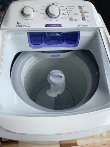 Máquina de lavar roupa Electrolux 10,5 kilos
