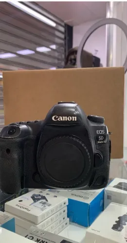 Canon EOS 5D Mark IV 