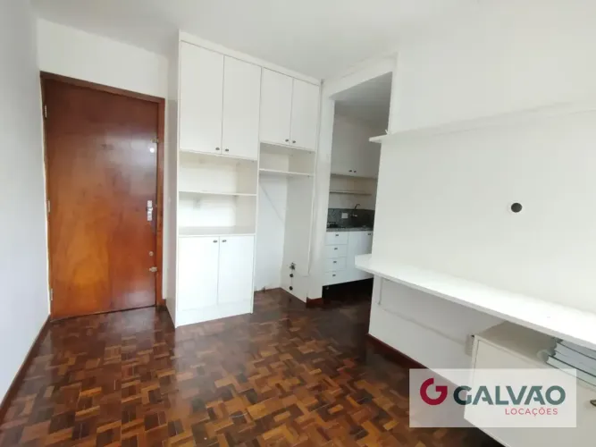 Apartamento de 01 quarto na região central, ótima conservação.