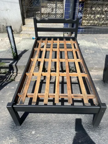 Cama de solteiro reformada 86