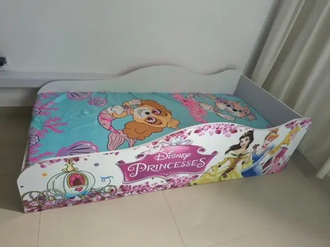 Cama Infantil das Princesas com colchão - Super Conservada e Linda