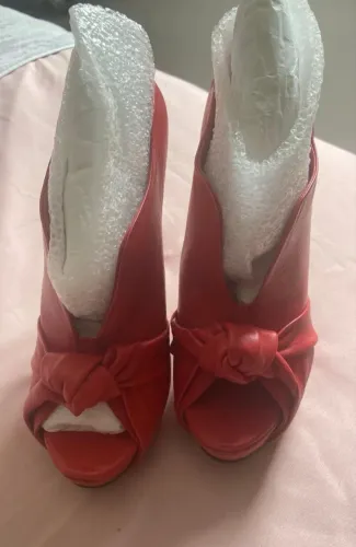 sapato salto fino vermelho