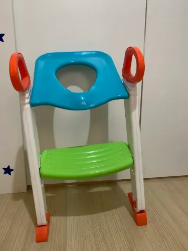 Redutor de assento infantil com escada para vaso sanitário