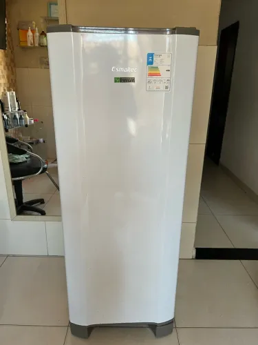 Geladeira Esmaltec 245 litros 