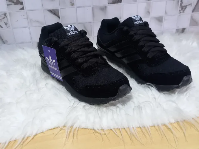 Tênis Adidas