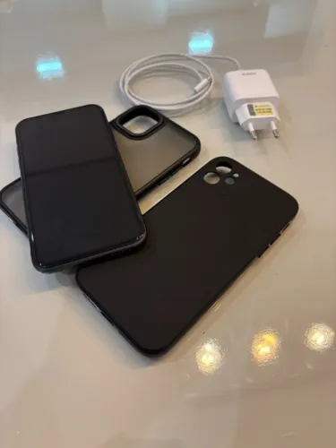 iPhone 11 64GB Preto + Carregador e 2 Capas