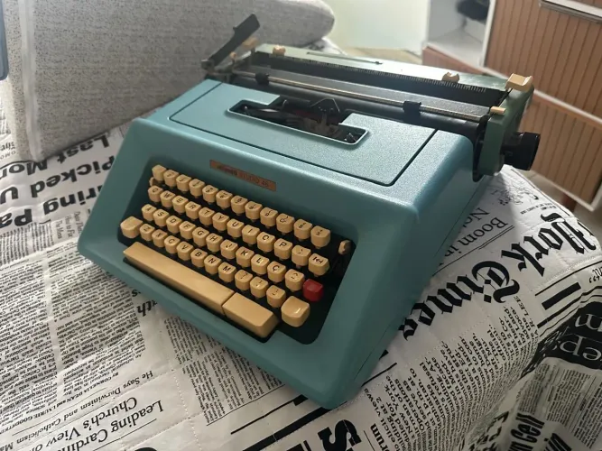 Máquina de datilografia Olivetti Studio 46