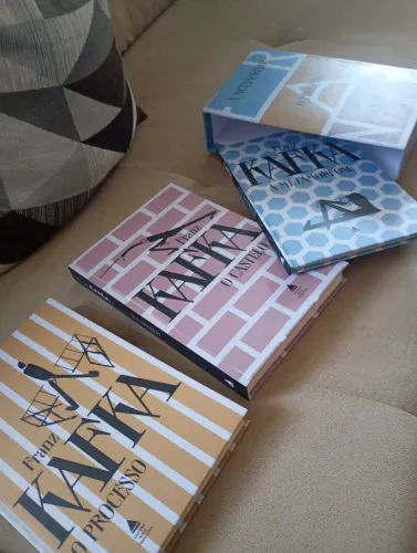 Box do KAFKA CAPA DURA. 3 livros.