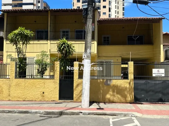 OPORTUNIDADE de renda: 2 casas e 3 kitnets no mesmo terreno em Itapuã