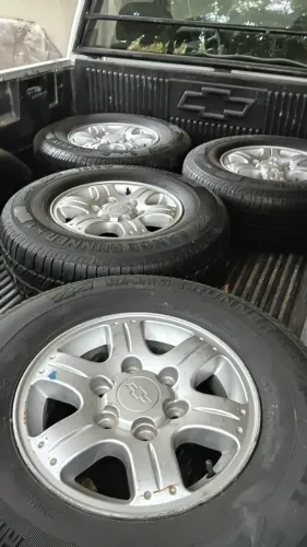 Rodas de S10 com pneus