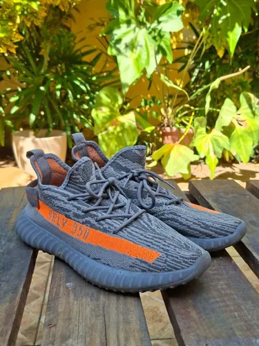 Tênis Adidas Yeezy Boost 350