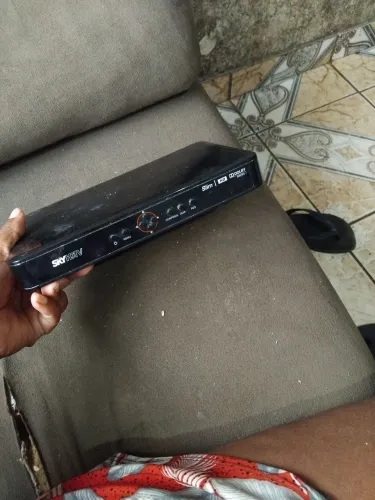Vende-se aparelho da sky HDTV e outro aparelho da oi tv ELSYS