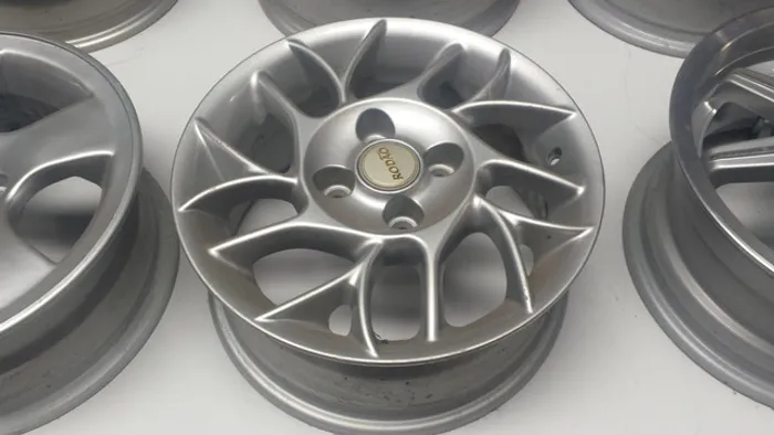 Roda aro 14 Renault Logan modelo Breyton Prata 4X100 jogo
