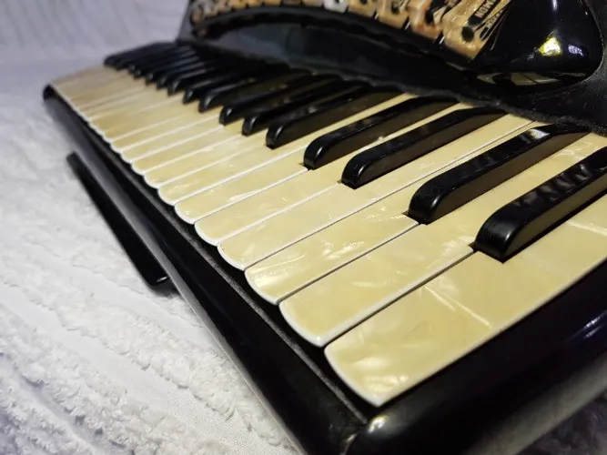 Acordeon Italiana Quarta de Voz Oitavado 120 Baixos