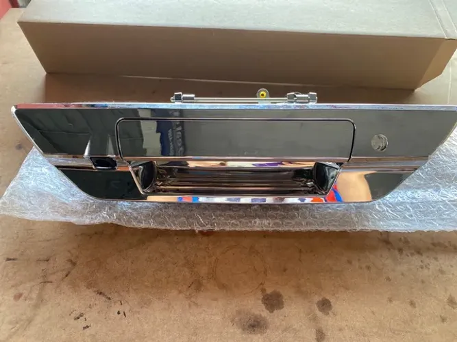 Maçaneta Porta malas Hilux cromada 2016/2020