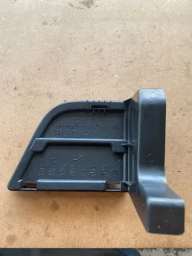 moldura inferior LE parachoque diant Hilux 2005 a 2013