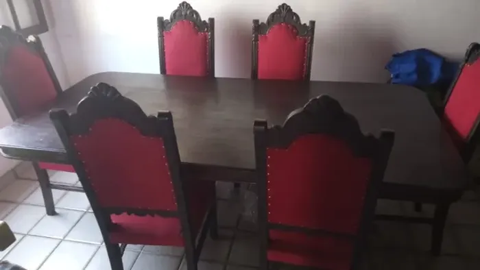 Mesa com 6 cadeiras inicio do seculo