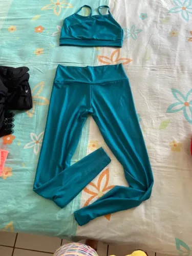Conjunto fitness azul piscina