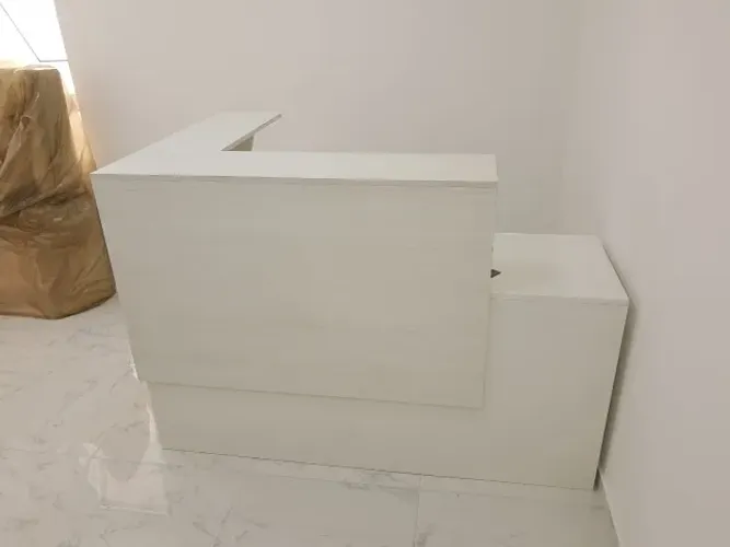 balcão live de recepção em L