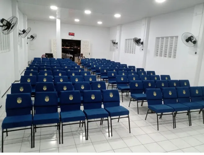 Cadeiras de Igreja acolchoada tipo poltrona direto 