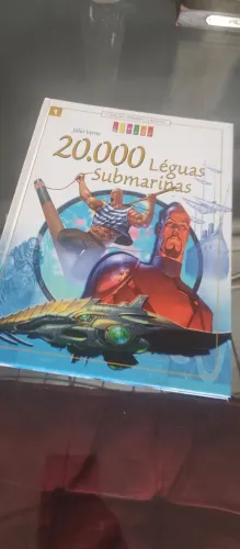 Livro 20 mil léguas submarinaa