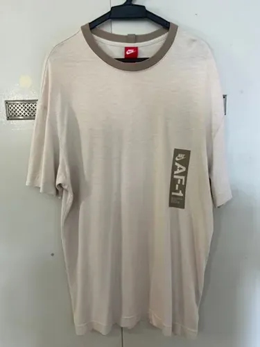 Camiseta Nike Air Force One Oversized