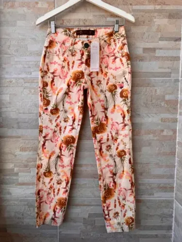 Calça nova de sarja com elastano, estampa floral tamanho 36