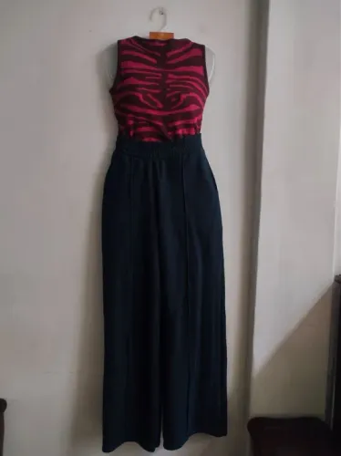 Calça moletom preta Tam médio bolso pretinha