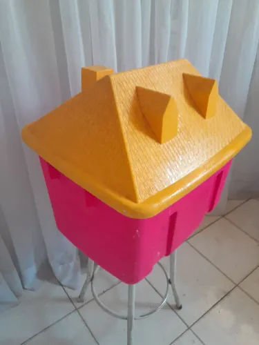 Caixa de Brinquedos em Forma de Casa - Ideal para organizar e decorar!