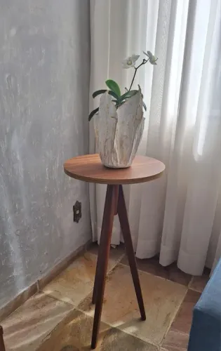 Mesa de Centro Tripe de Madeira