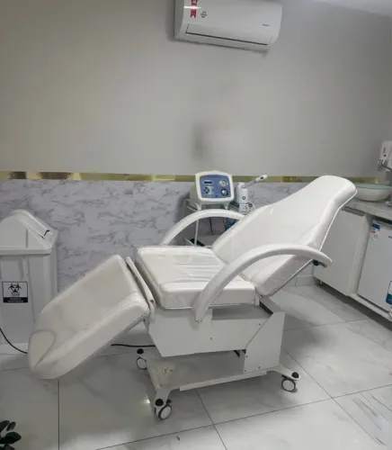 Cadeira de Estética Branca - Semi- Nova