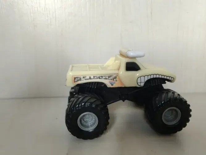 Miniatura Bigfoot Monster Truck Bulldozer Toro - 7 centimetros
