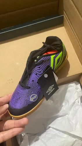 Chuteira original Umbro