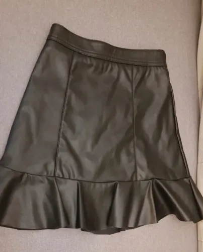 Saia infantil em couro sintético H&M, tamanho 32