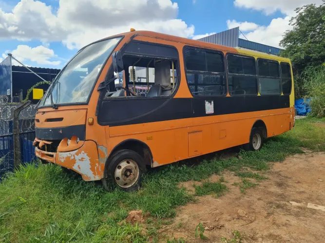 Microônibus Mercedes 814 2000