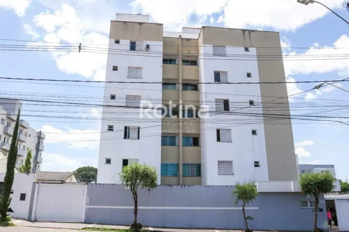 Lindo apartamento de 3 quartos e 1 suíte, com 80 m² perto do Praia Clube
