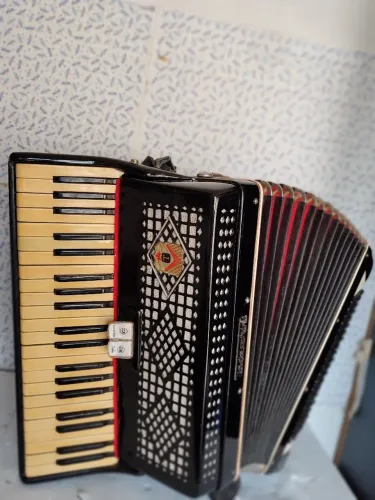 Acordeon Todeschini 120 bx.. oportunidade 