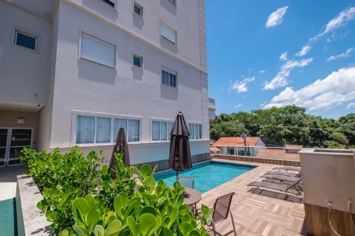 Apartamento linear com 180m2 privativos, 3 suítes, closet, e vista panorâmica e 3 vagas de