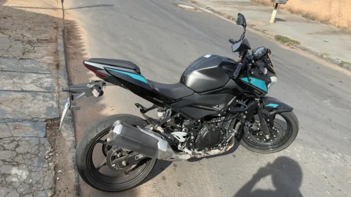 Kawasaki Z-400 22/23 - Vende - se urgente 
