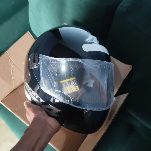 Capacete novo no plástico, entrego na serra 