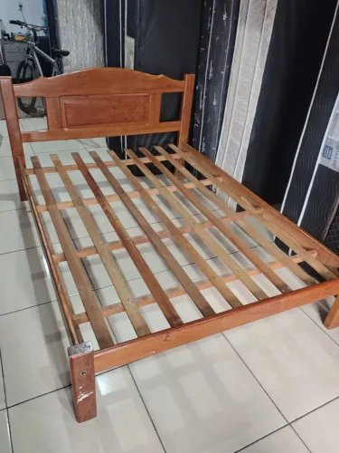 CAMA CASAL DE MADEIRA MACIÇA SEMI NOVA R$360 ENTREGA GRÁTIS